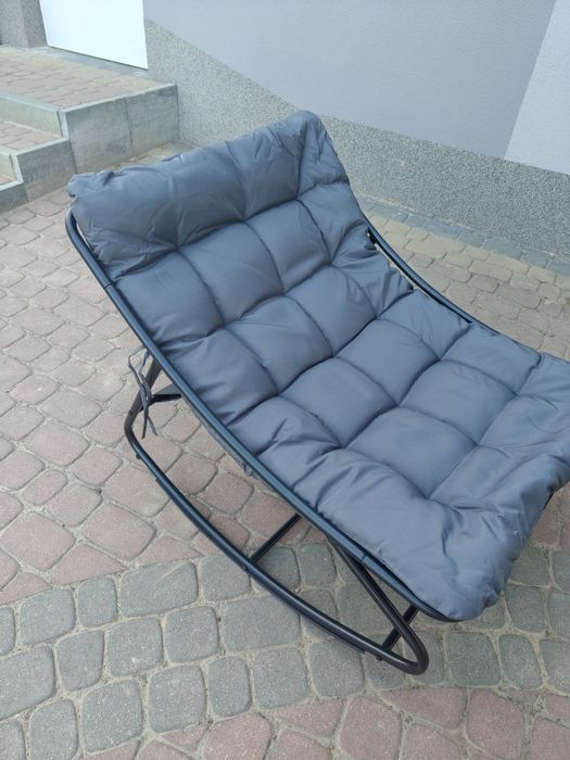 Fotel bujany z poduszką