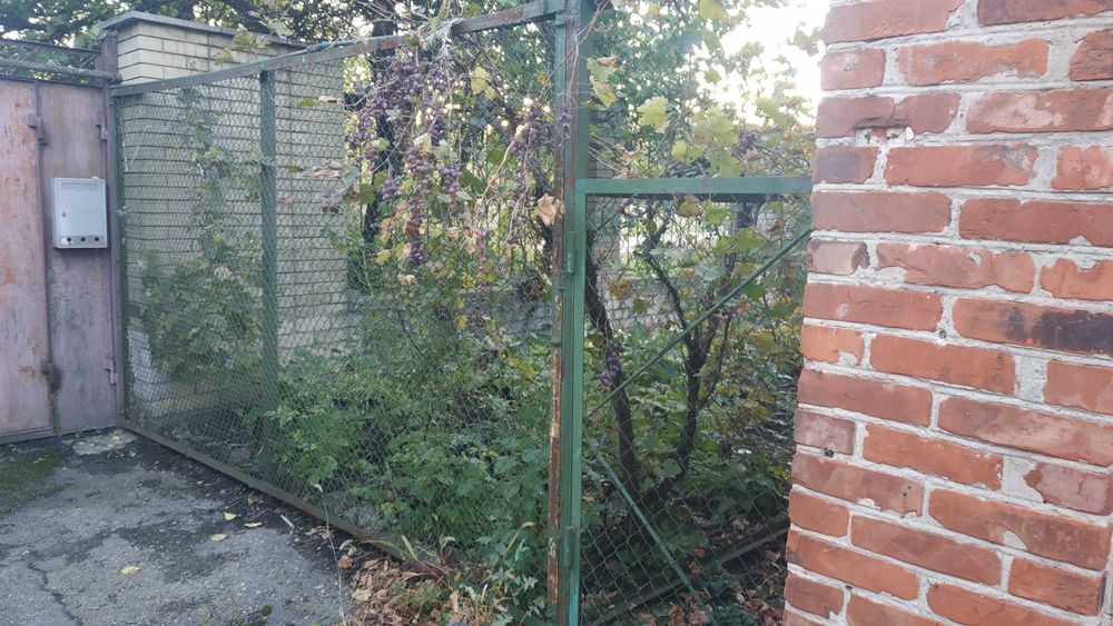 Секции для забора из уголков и сетки