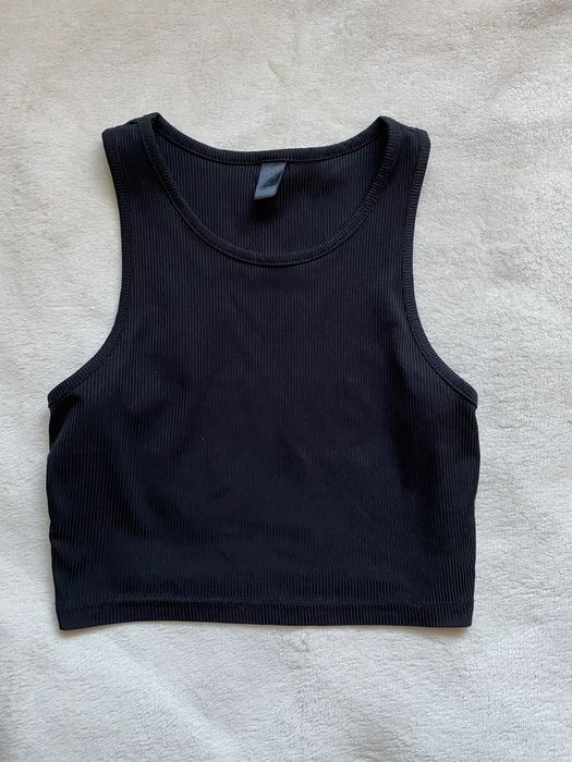 czarny top bez ramiączek