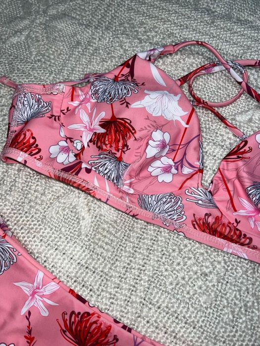 Bikini rosa floral brasileiro novo tam M ajustável em cima