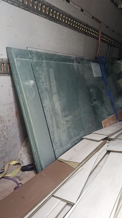 Lote 8 Vidros Temperados Grandes (2.50m x 1.10m) – Excelente Estado