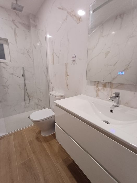 ALUGO QUARTO com Varanda - Moita