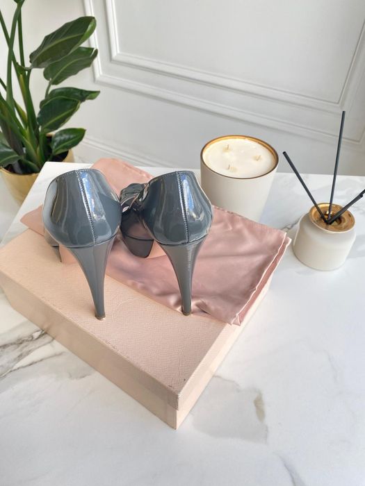 Buty na obcasie i platformie Prada