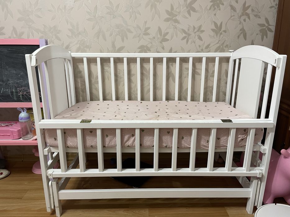 Дитяче ліжечко з матрасиком, маятник