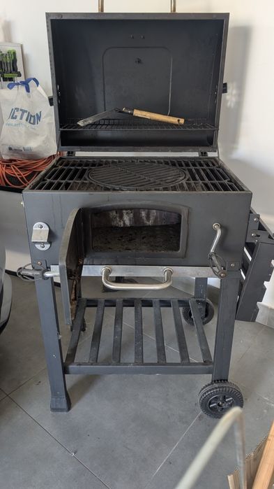 Grill węglowy Jamestown