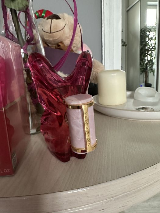 La Bomba Carolina Herrera