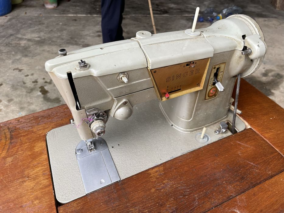 Máquina de Costura Singer