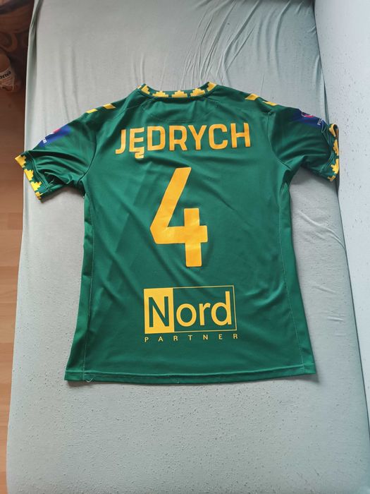 Koszulka Arkadiusza Jędrycha z sezonu 24/25 z podpisami całej drużyny