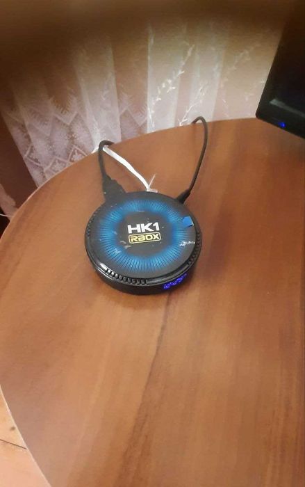 Продам смарт ТБ приставка HK1 RBOX W2