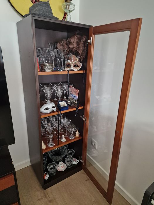 Móvel sala cristaleira e televisão