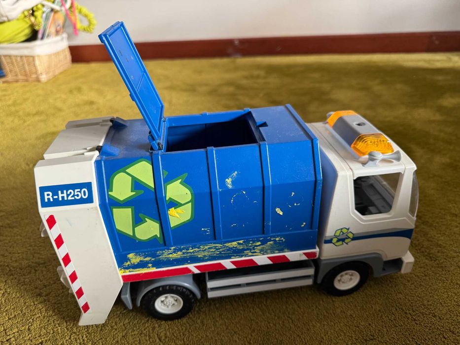 sprzedam samochód śmieciarkę playmobil