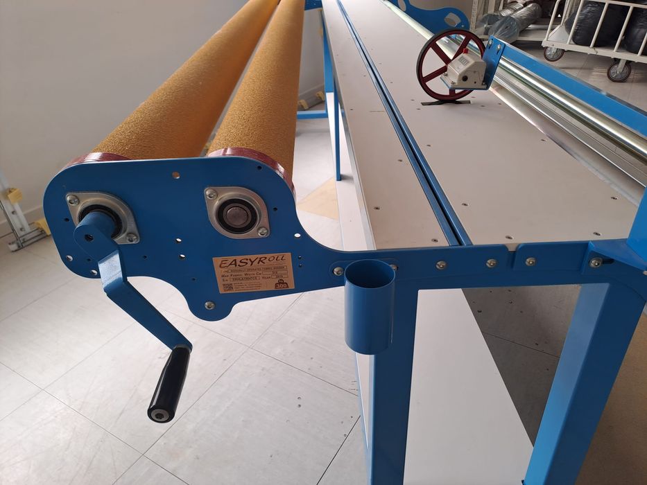 Maquina Manual de enrolar tecidos de pequeno e grande largura