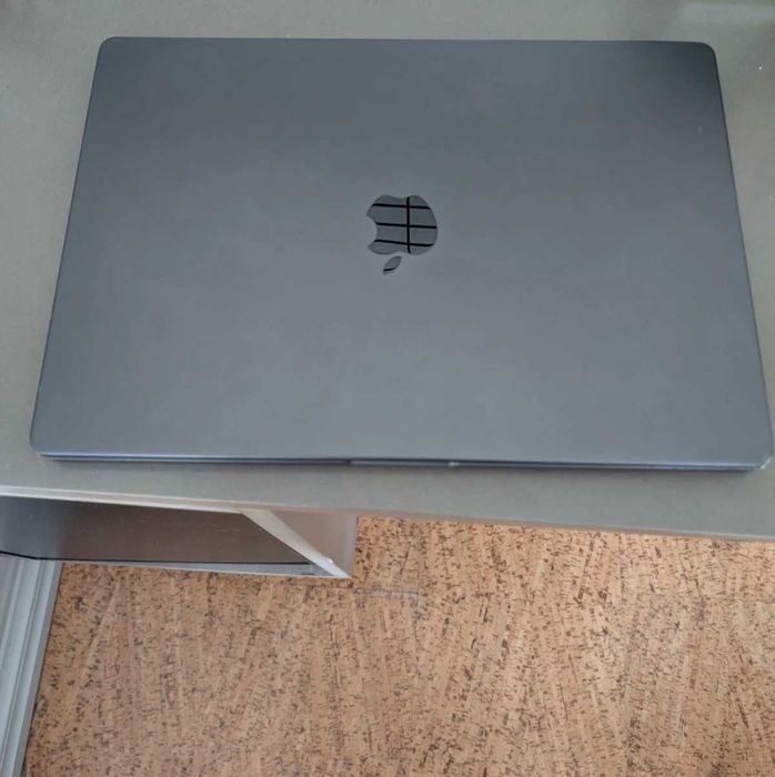 Apple MacBook Pro 16" (M3 Pro, 18GB RAM, 512GB) - PT Keyboard
