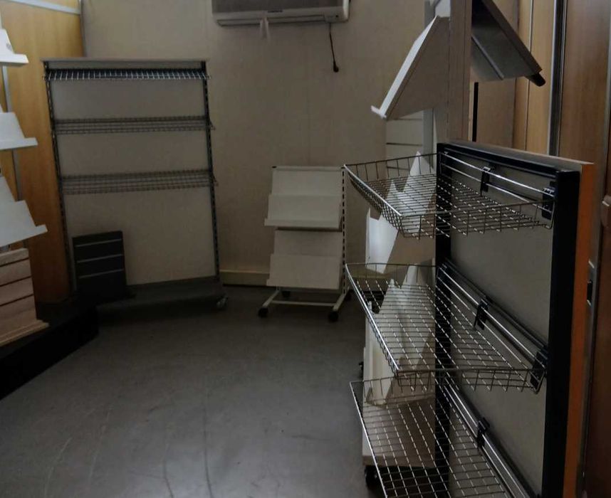 Vitrines, Moveis, Multipainel, Bustos Balcões Novos A PREÇOS LOW COST PARA DESOCUPAR