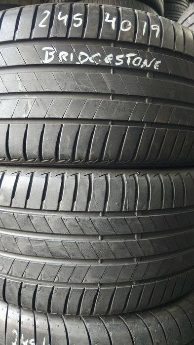 Pneus  245/40/19