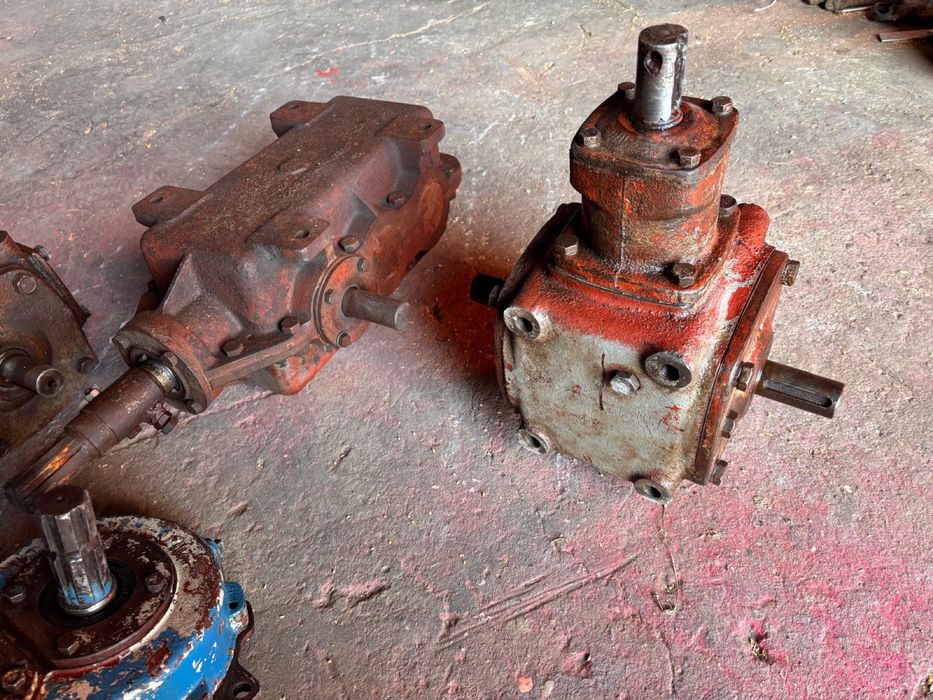 Przekładnia kątowa . Siłownik