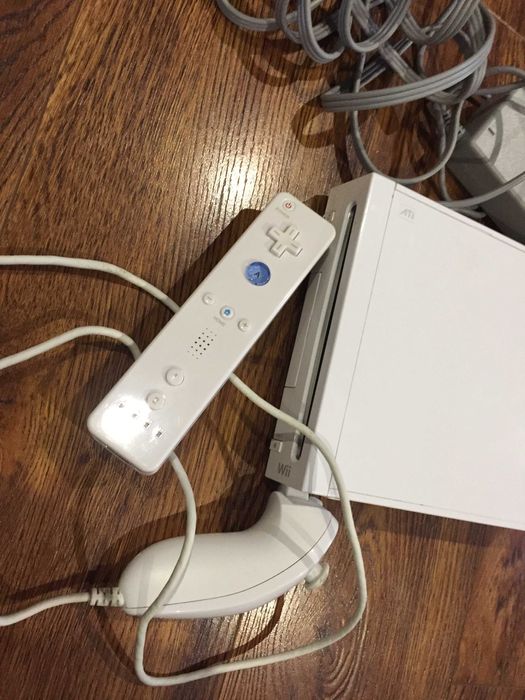 Nintendo Wii  - с играми - комплект включил и играй