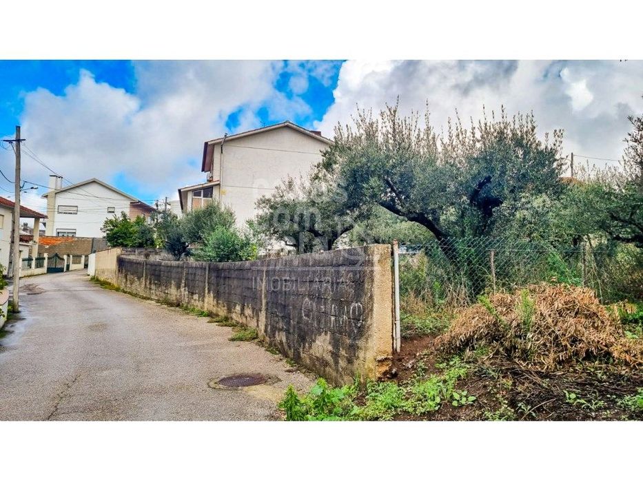 Terreno com Viabilidade de Construção - 456 m² | Próximo de Leiria