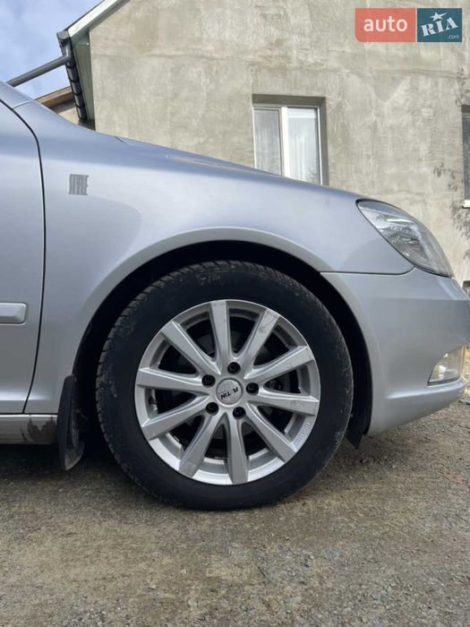Автомобіль SKODA OCTAVIA A5  1,6 TDI