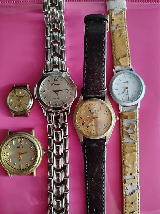 Conjunto de relógios antigos