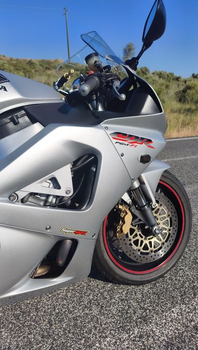 Honda cbr 929  aceito troca por outras motas