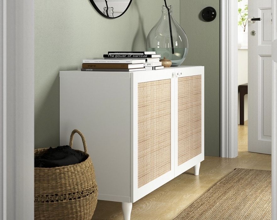 Comoda branca com portas em álamo entrançado 120x42x74cm