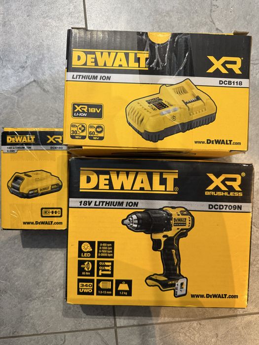 Wiertarko-wkrętarka udarowa DeWalt 18 V DCD709N-XJ, akumulator , ładowarka