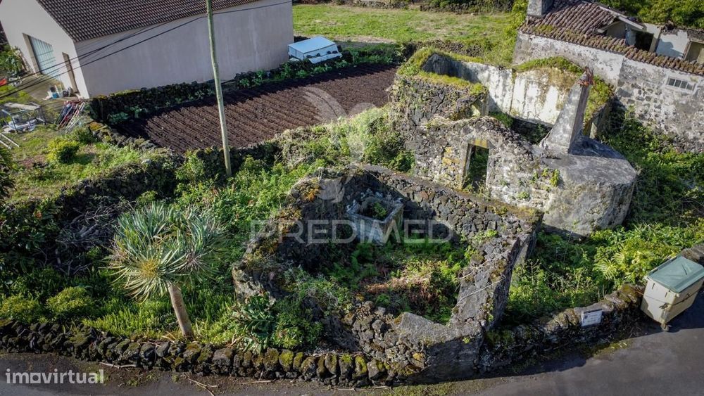 Ruina, Para Venda, na Candelária com projeto de construção aprovado