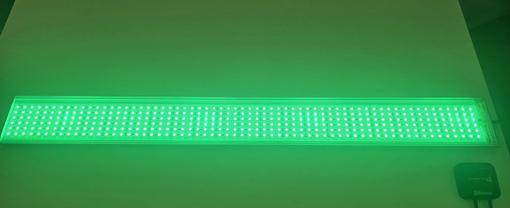 Chihiros RGB A901 Plus 90 cm + Commander 4 + suportes originais