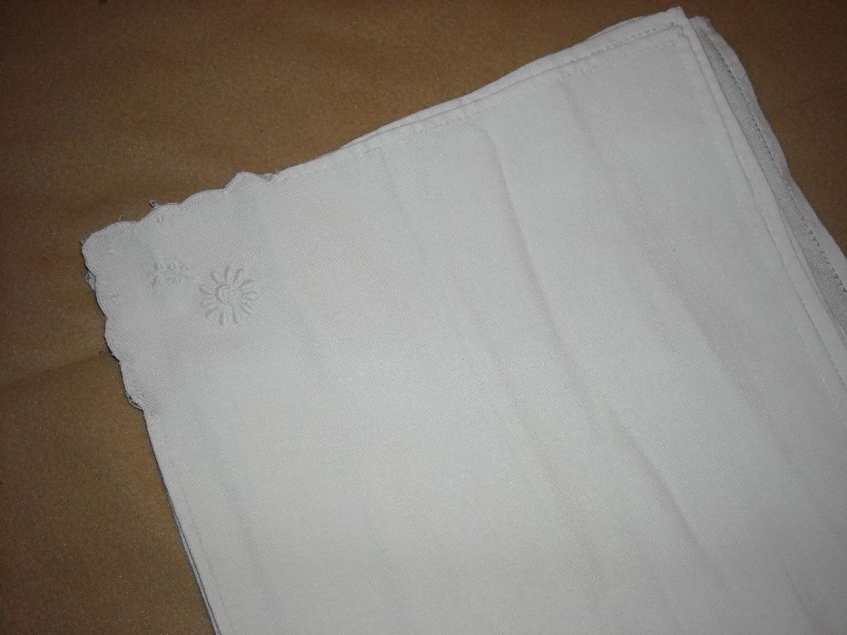 Guardanapos em linho fino bordados Novos - 6 pcs