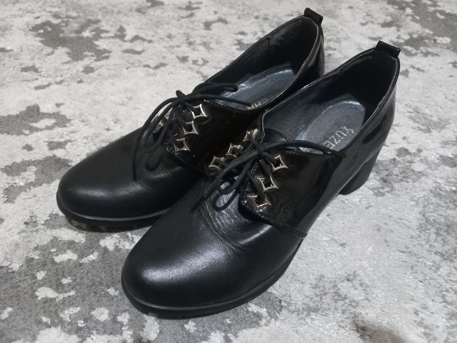 Шкіряні жіночі туфлі