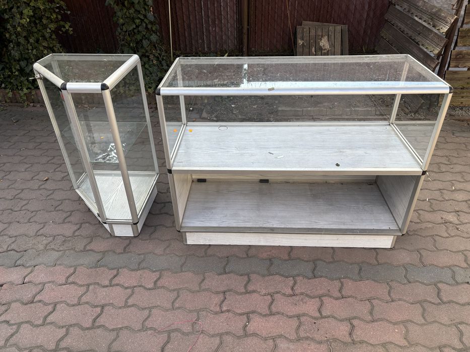 Lada sklepowa przeszklona