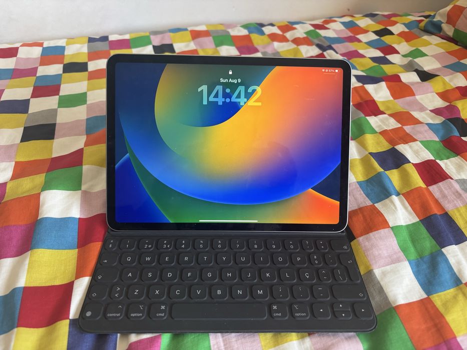 Ipad Pro 11” 4.ª Geraçao 2022 + Capa com Teclado