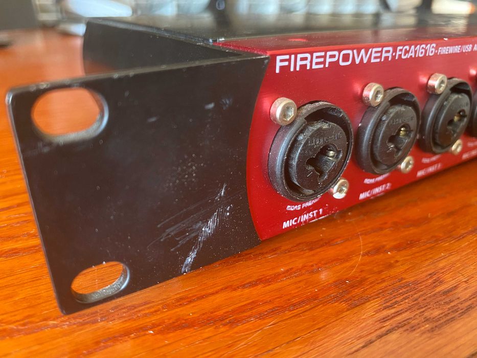 Behringer Firepower FCA1616 — Interface de áudio USB / FireWire