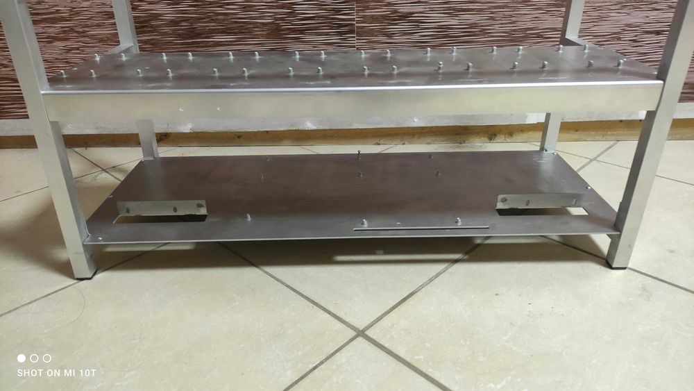 Aluminiowy stelaż do koparki kryptowalut na 8 kart
