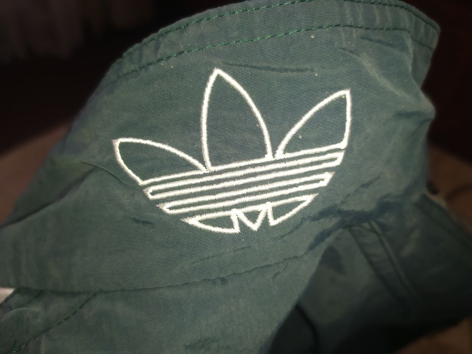 Вітровка Adidas Розмір L-M
Довжина - ,63см
Ширина -56 см
Рукав -73 см