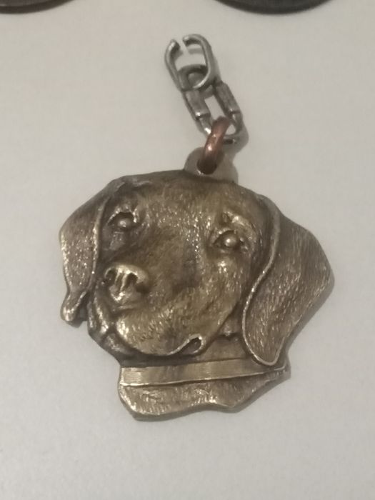 Porta chaves e medalha em metal/ broze