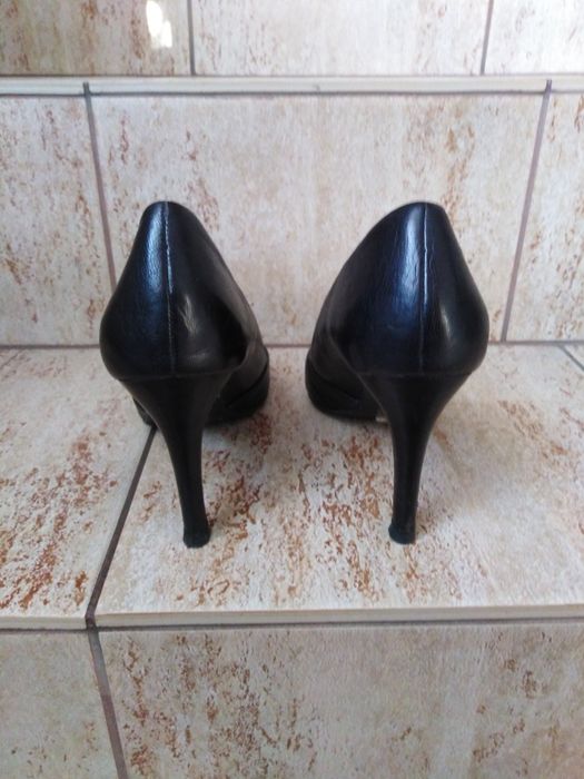 Szpilki czółenka ze skóry