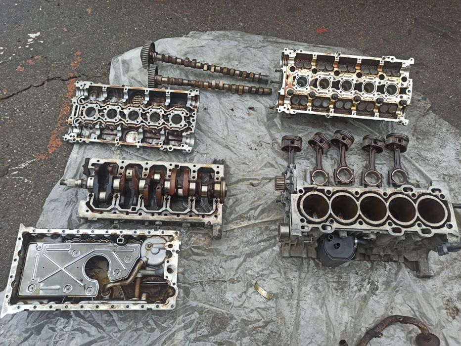 Двигун по запчастям Volvo 2.4turbo benz мотор B5244T3 XC70 V70 S80 S60