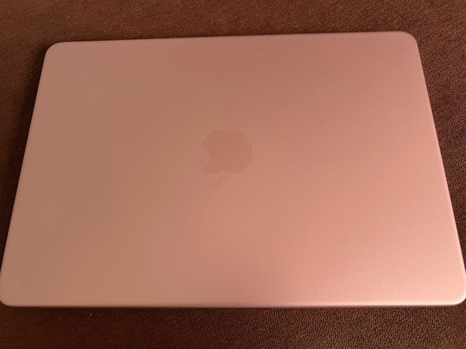 MacBook Neo 13” Rosa — 256 GB | Como Novo
