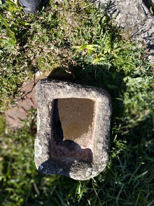 Lindas pias em pedra talhada a mão