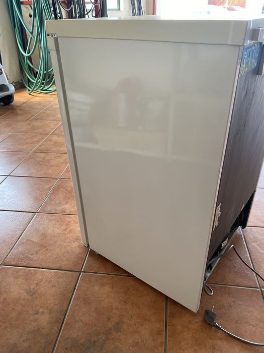 Congelador Vertical Kunft 85L – Bom estado