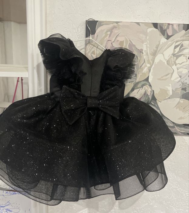 Платье на годик!Продам невероятно красивое,блестящее платье!