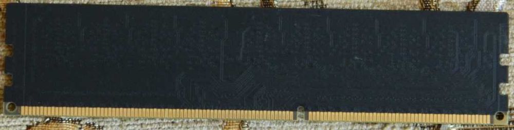 Память DDR3 4G 1866MHz.