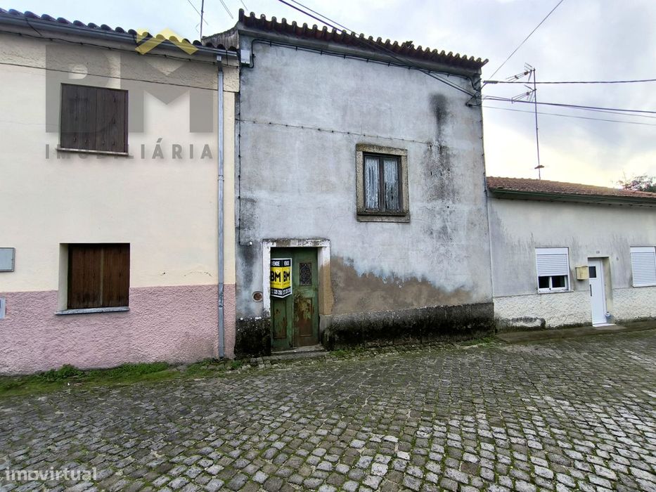 Moradia para Restaurar T2 Venda em Póvoa de Rio de Moinhos e Cafede,Ca