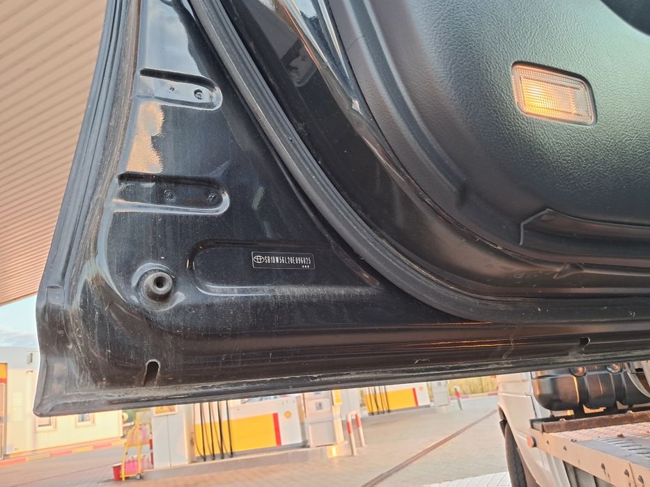 Передня ліва дверка двері дверь Тойота Авенсіс т25