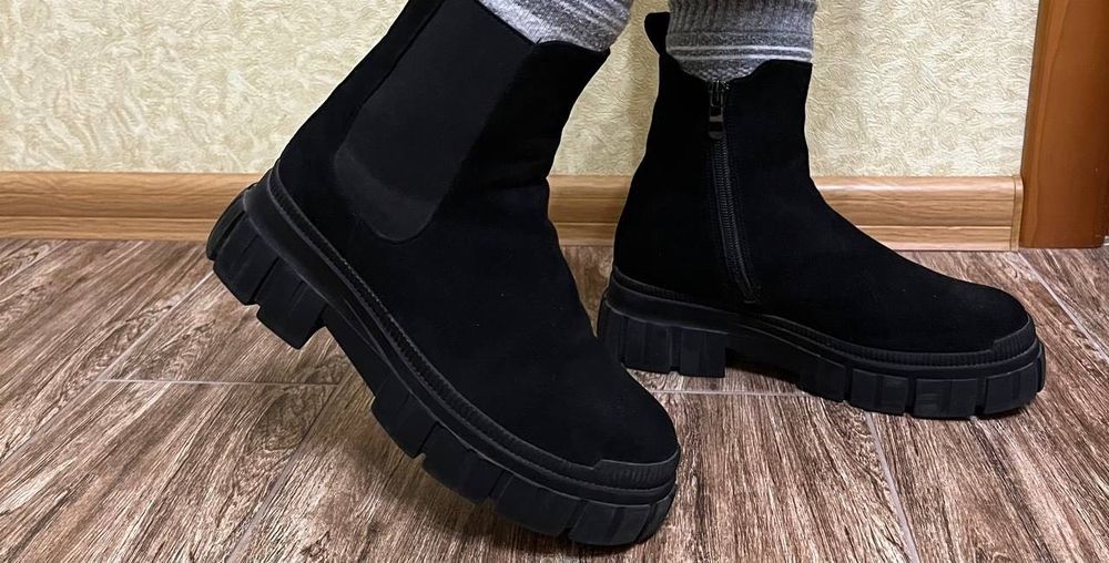 Чорні зимні челсі