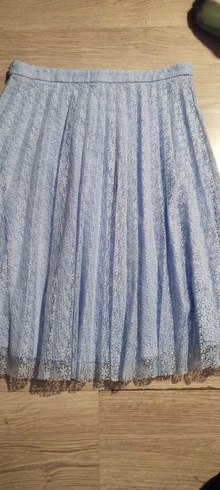 Nowa jasnoniebieska dłuższą spódnica.