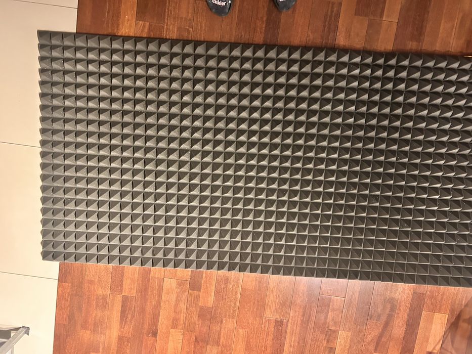 akustyczna mata samoprzylepna 100x200 cm piramidka 7cm