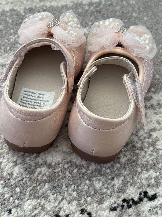 Туфельки для дівчинки